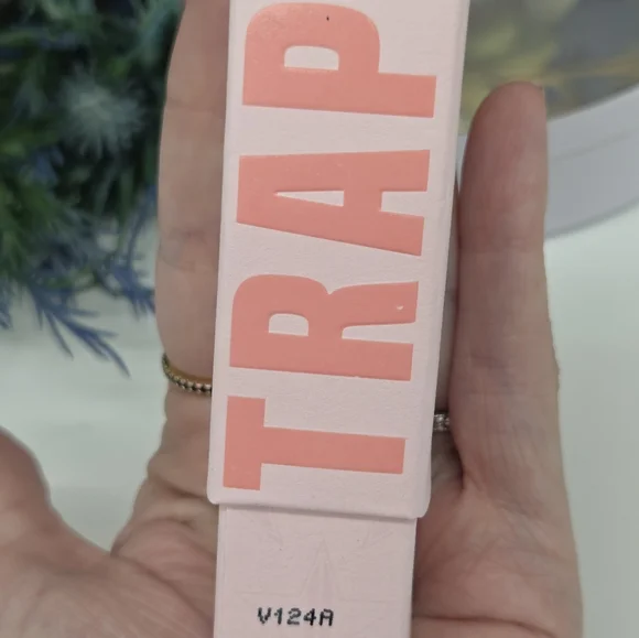 Jeffree Star Velvet Trap Bullet Lipstick - Redrum NEW - Picture 5 of 10